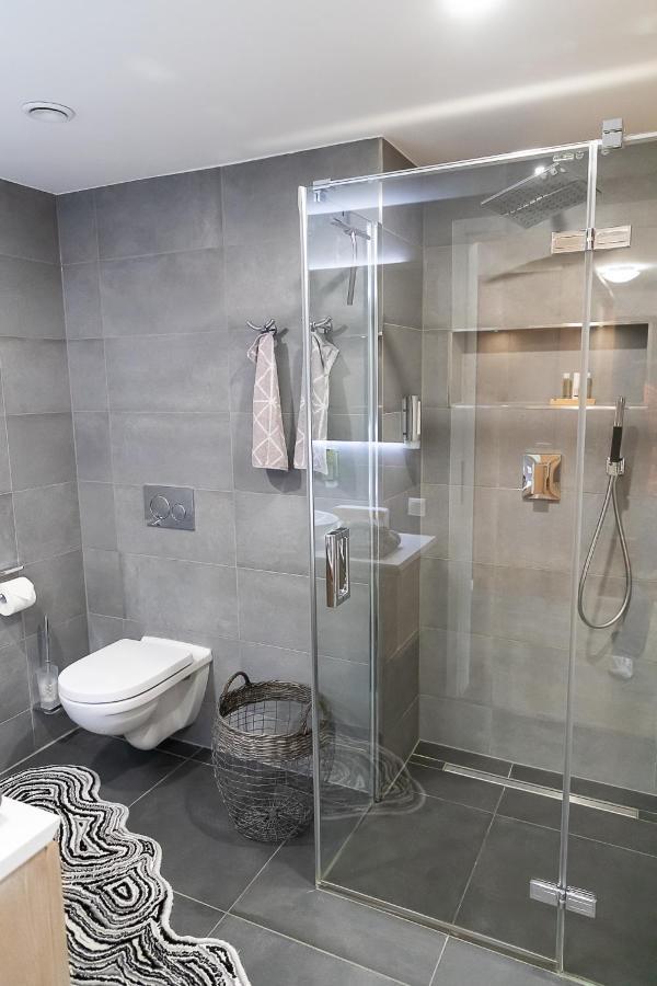 シュリールゼーVip Deluxe 107Qm Auf Zwei Etagen 1 Dopplezimmer Eg 1 Doppelzimmer Auf Der Galerie Sowie 2 Badezimmer Und Komplette Kueche Mit Mikrowelle Und Backofen Ideal Fuer 1 Bis 6 Gaeste Direkter Blick Auf Garten Und Bergblick Alles Nur Nicht 0815アパートメント エクステリア 写真